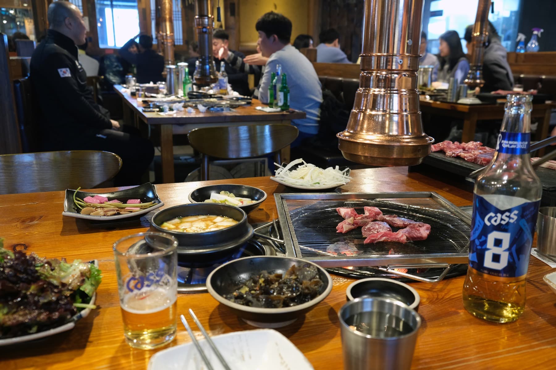 Koreansk barbecue i Seoul som jämförelse till japansk yakiniku